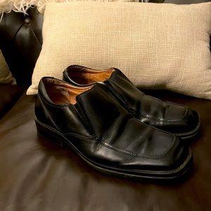 Black dress up shoes size 9